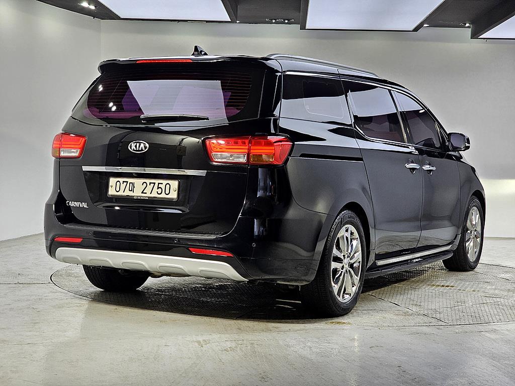 KIA Carnival - Vista 4
