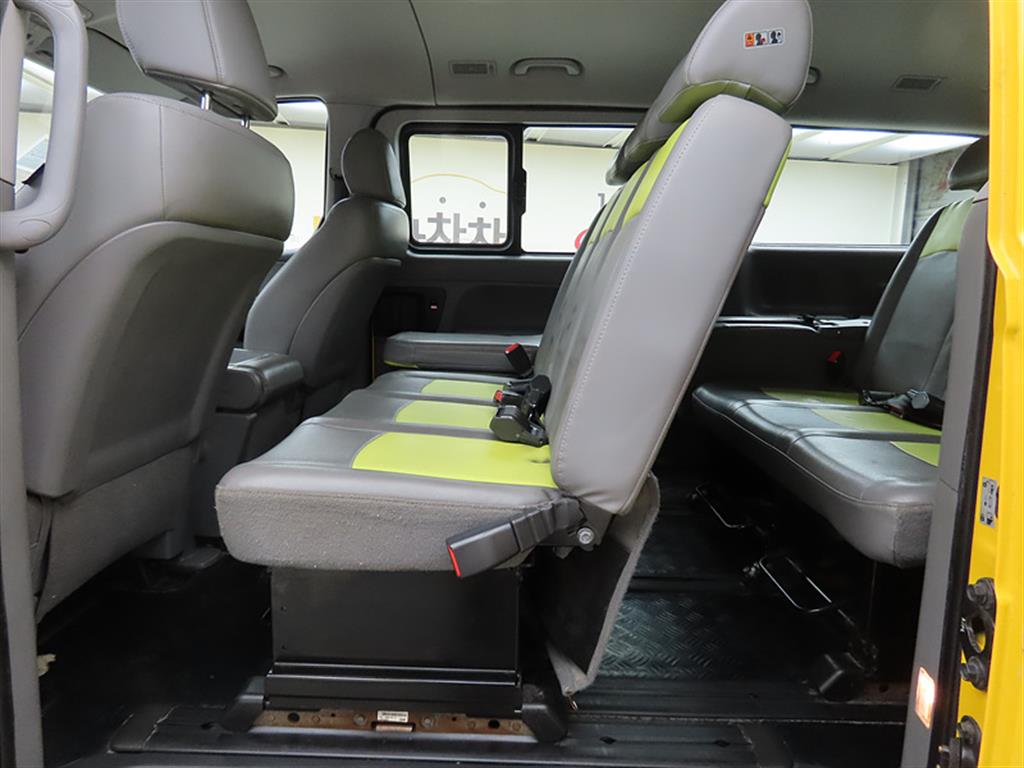 HYUNDAI Starex - Vista 6