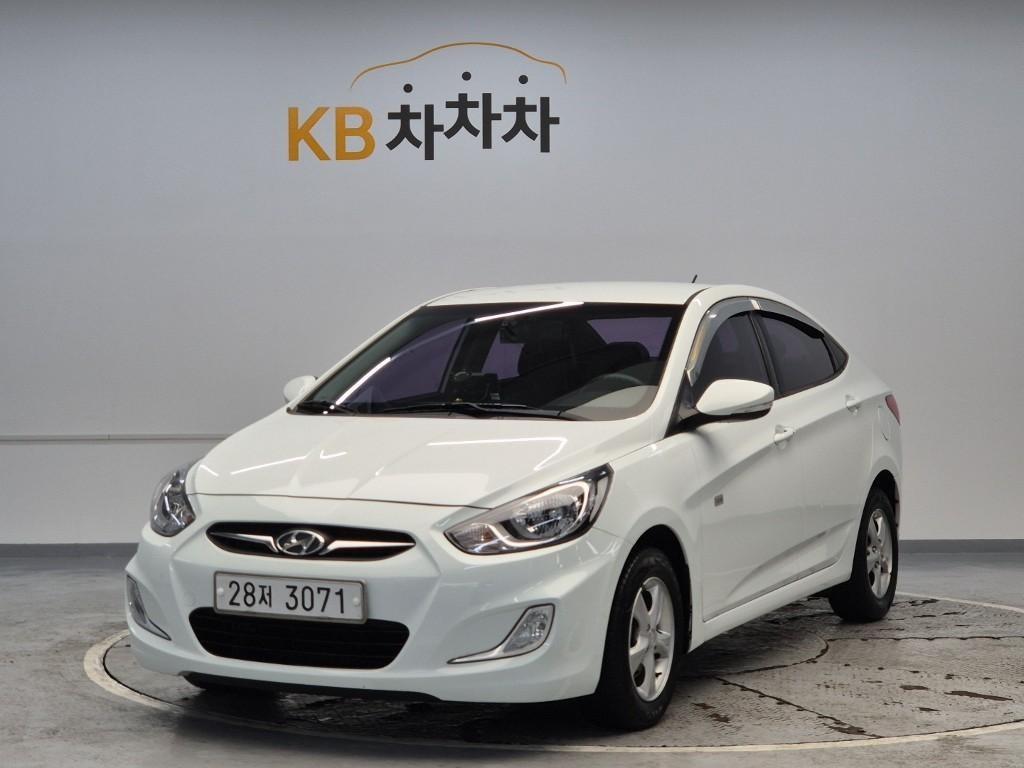 HYUNDAI Accent 2013 Blanco - Importación desde Corea - HF Imports Iquique - Foto 1
