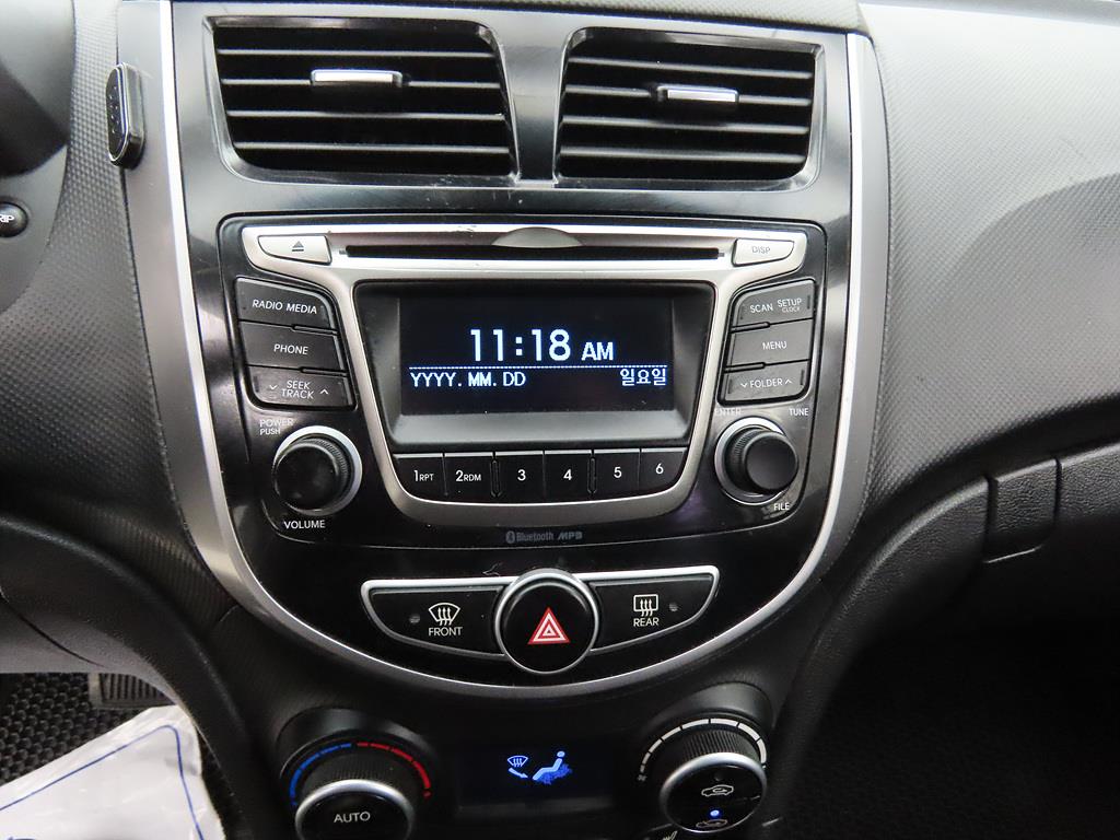 HYUNDAI Accent - Vista 11