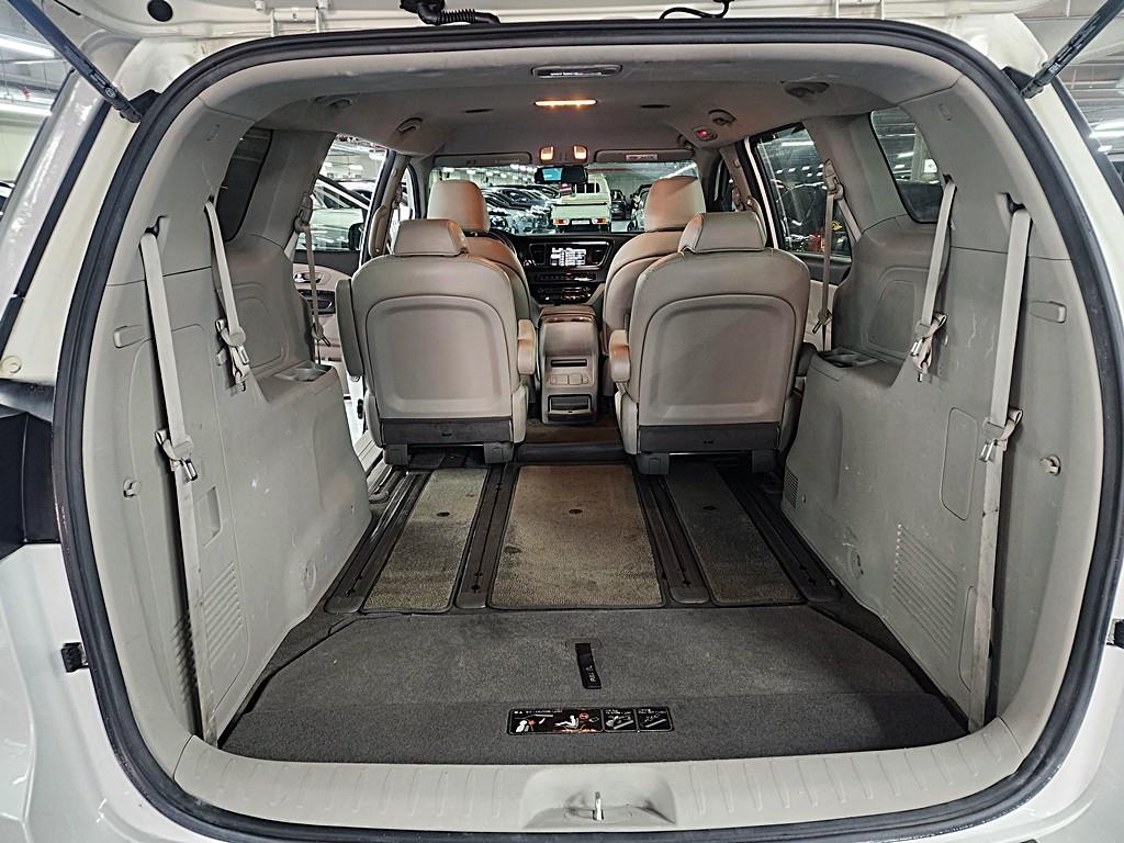 KIA Carnival - Vista 9