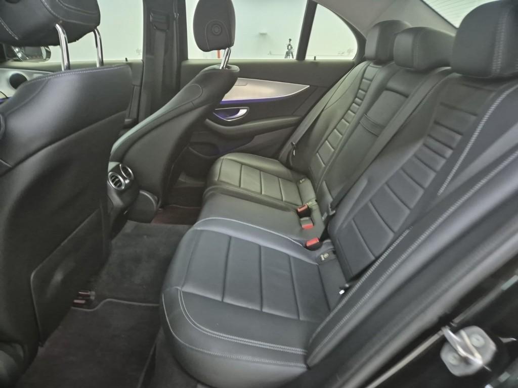 Mercedes Benz E class - Vista 12