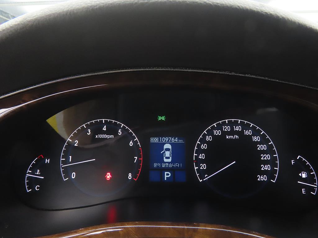 HYUNDAI Genesis - Vista 9