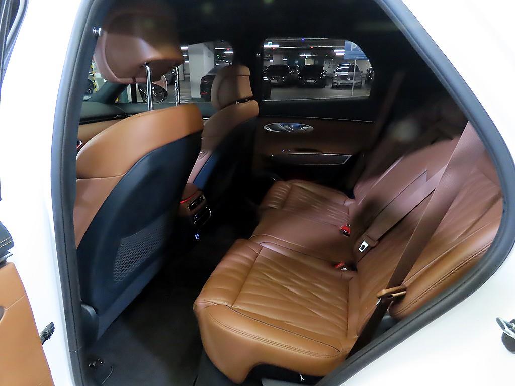 Genesis GV70 - Vista 7