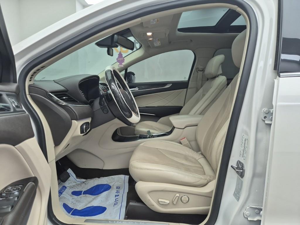 Lincoln MKC - Vista 11