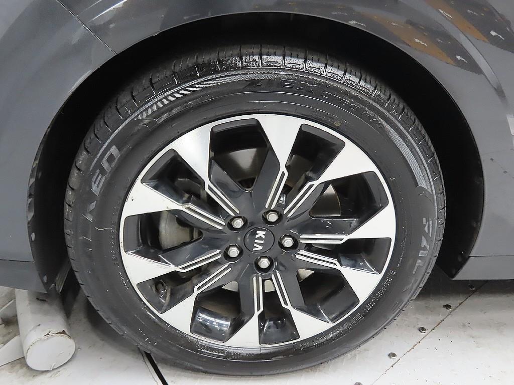 KIA Carnival - Vista 9