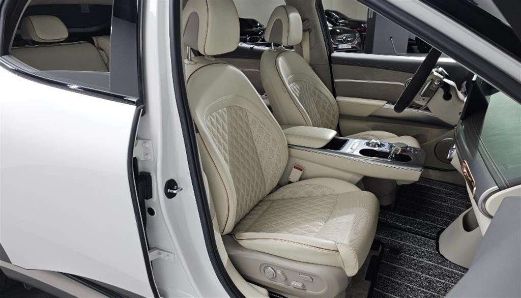 Genesis GV60 - Vista 9