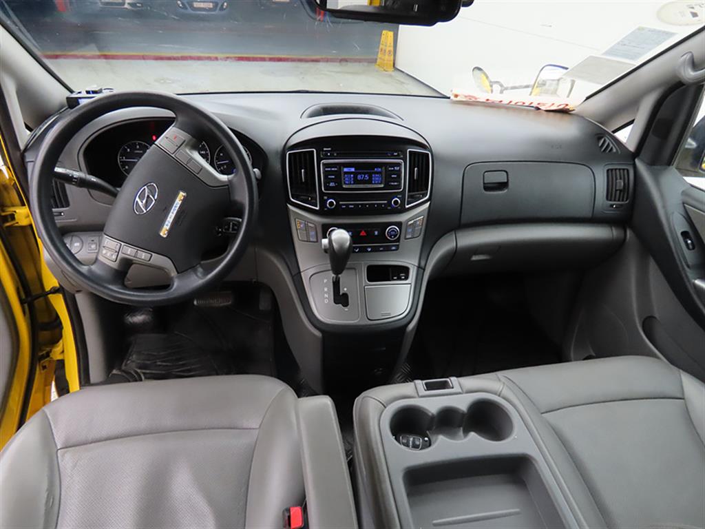 HYUNDAI Starex - Vista 7