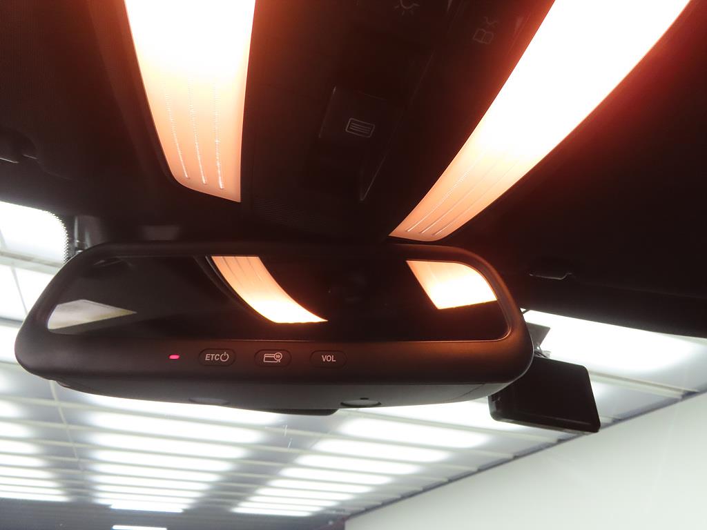 Mercedes Benz E class - Vista 12