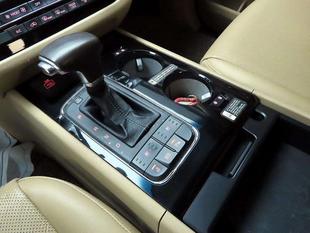 KIA Carnival - Vista 11