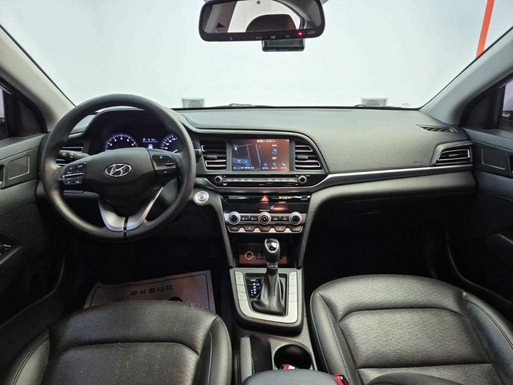 HYUNDAI Avante - Vista 7