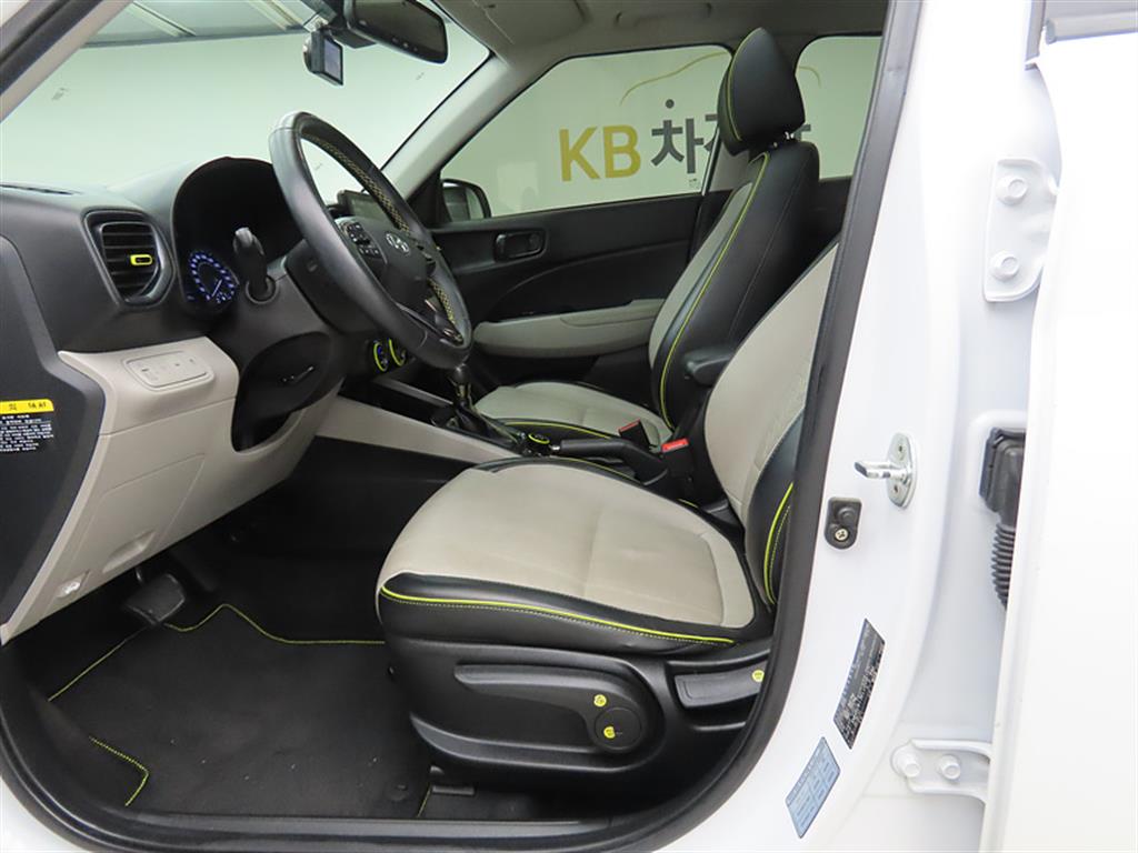 HYUNDAI Venue - Vista 5