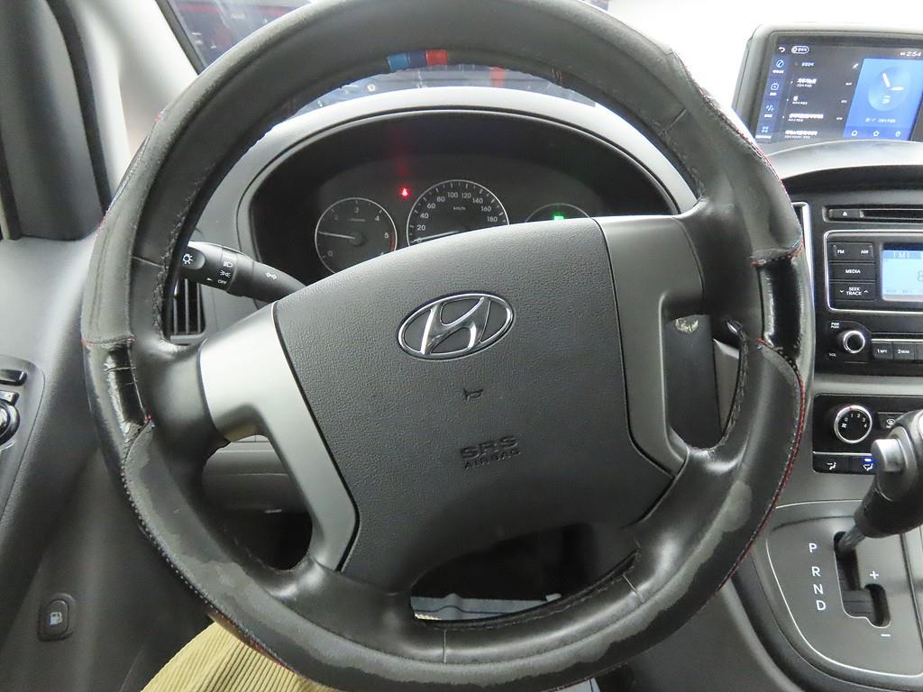 HYUNDAI Starex - Vista 7