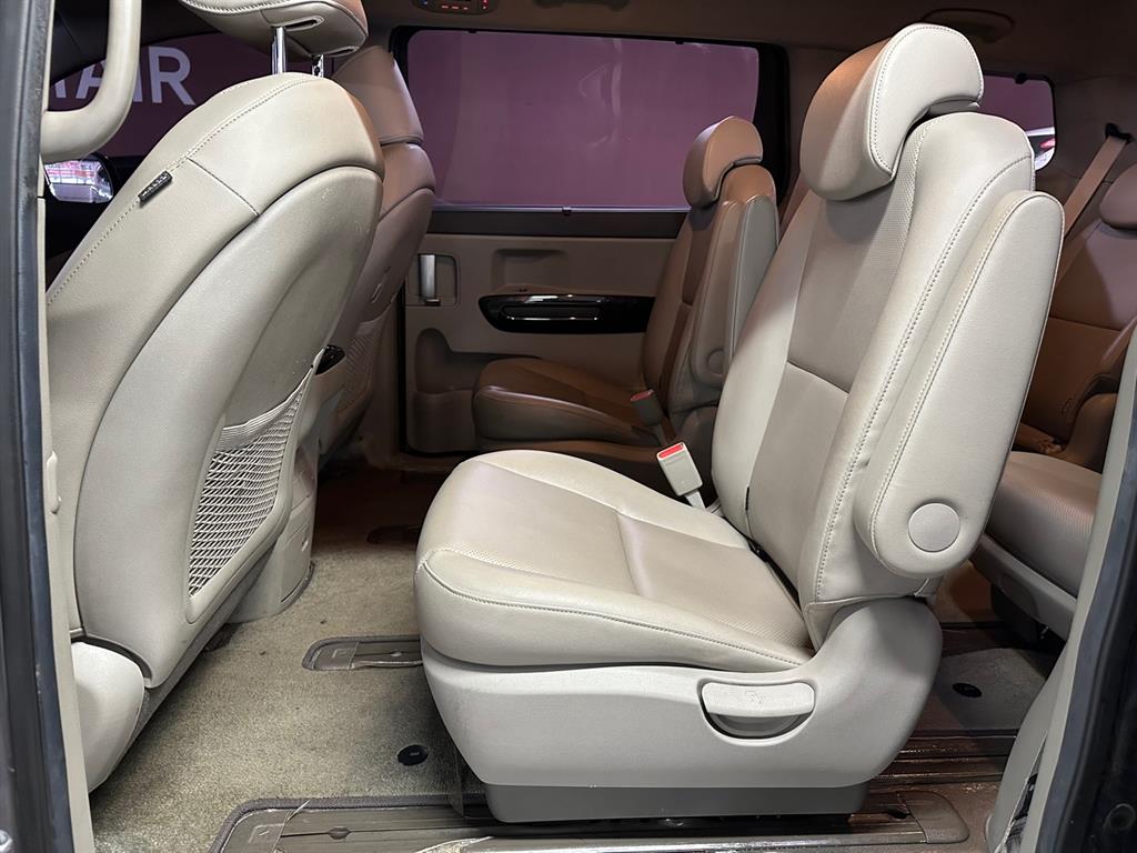 KIA Carnival - Vista 11