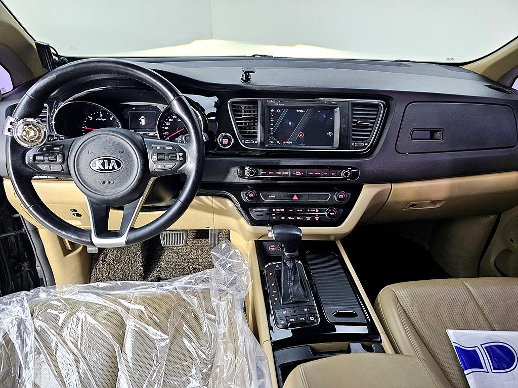 KIA Carnival - Vista 5