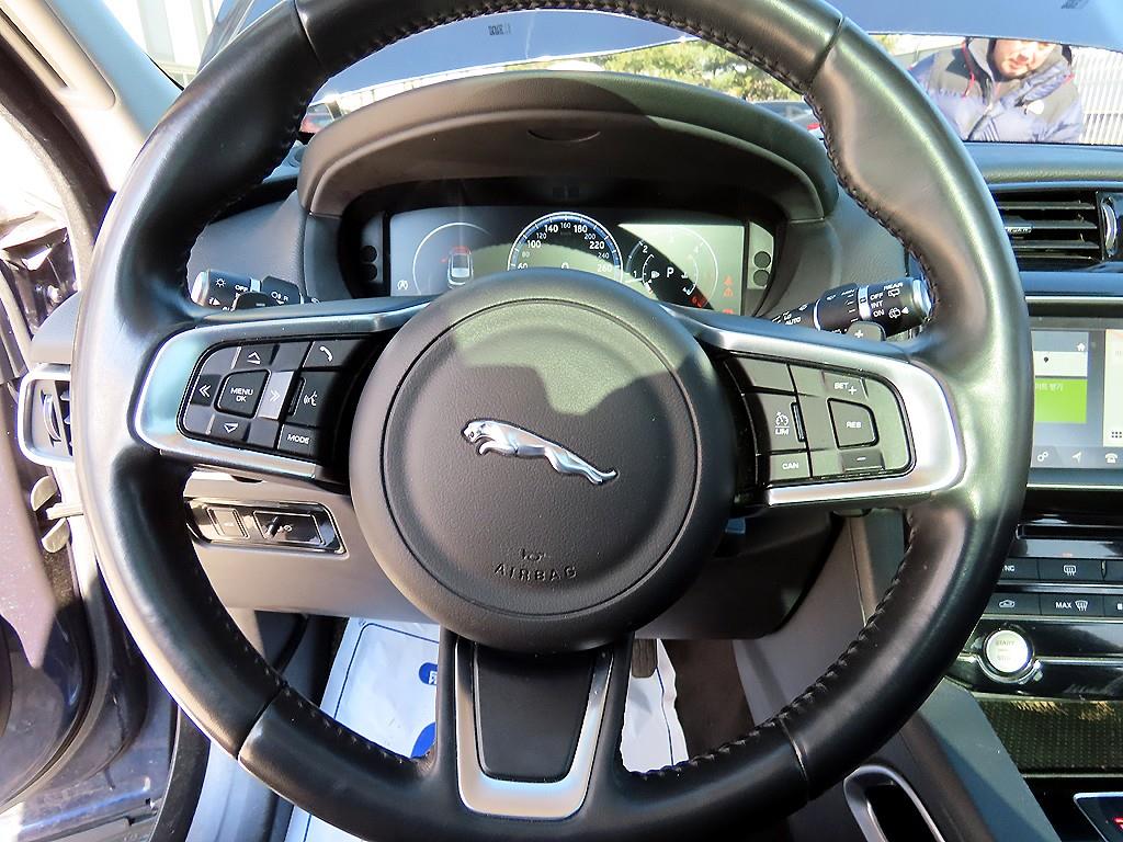 Jaguar F-PACE - Vista 8