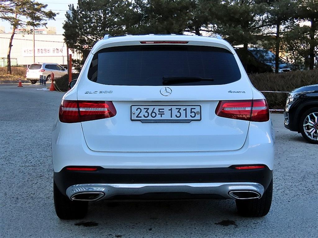 Mercedes Benz GLC Class - Vista 4