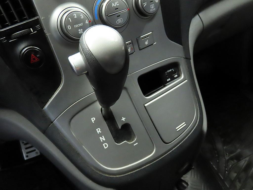 HYUNDAI Starex - Vista 12