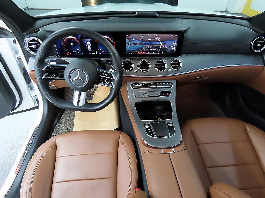 Mercedes Benz E class - Vista 7