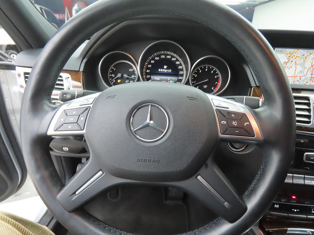 Mercedes Benz E class - Vista 8