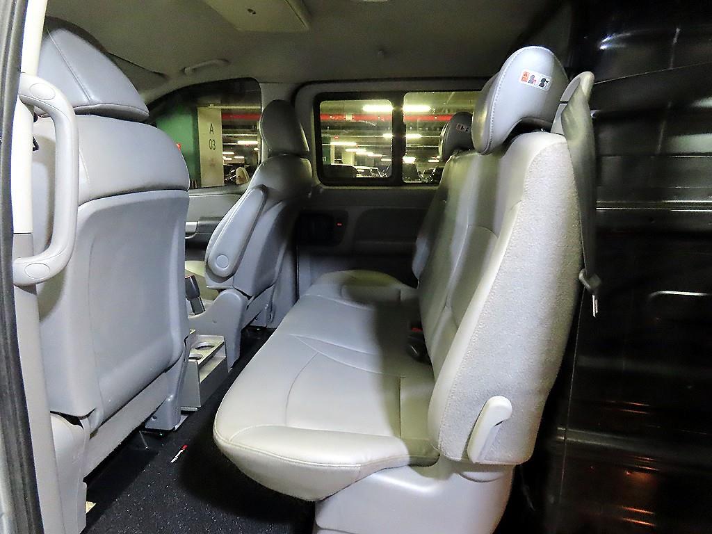 HYUNDAI Starex - Vista 7