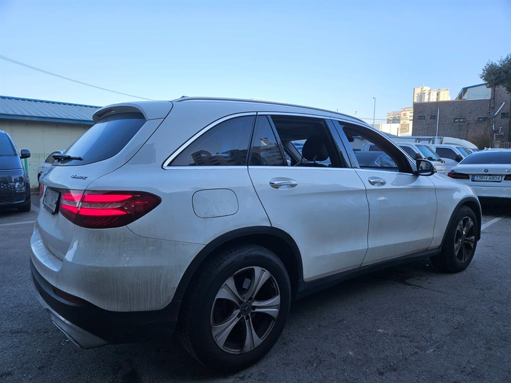 Mercedes Benz GLC Class - Vista 4