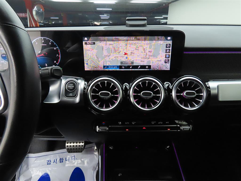 Mercedes Benz GLB Class - Vista 12