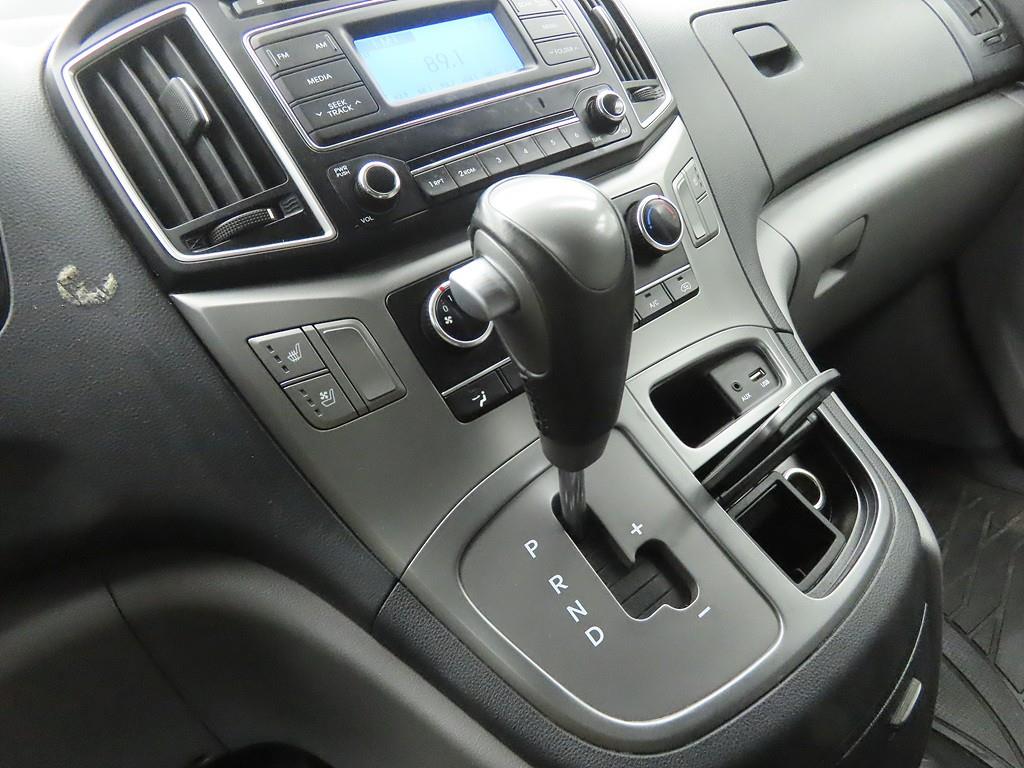 HYUNDAI Starex - Vista 10