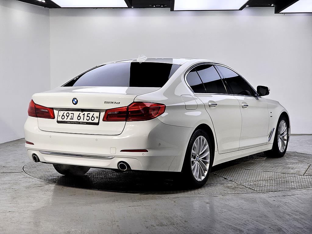 BMW 5 Series - Vista 4