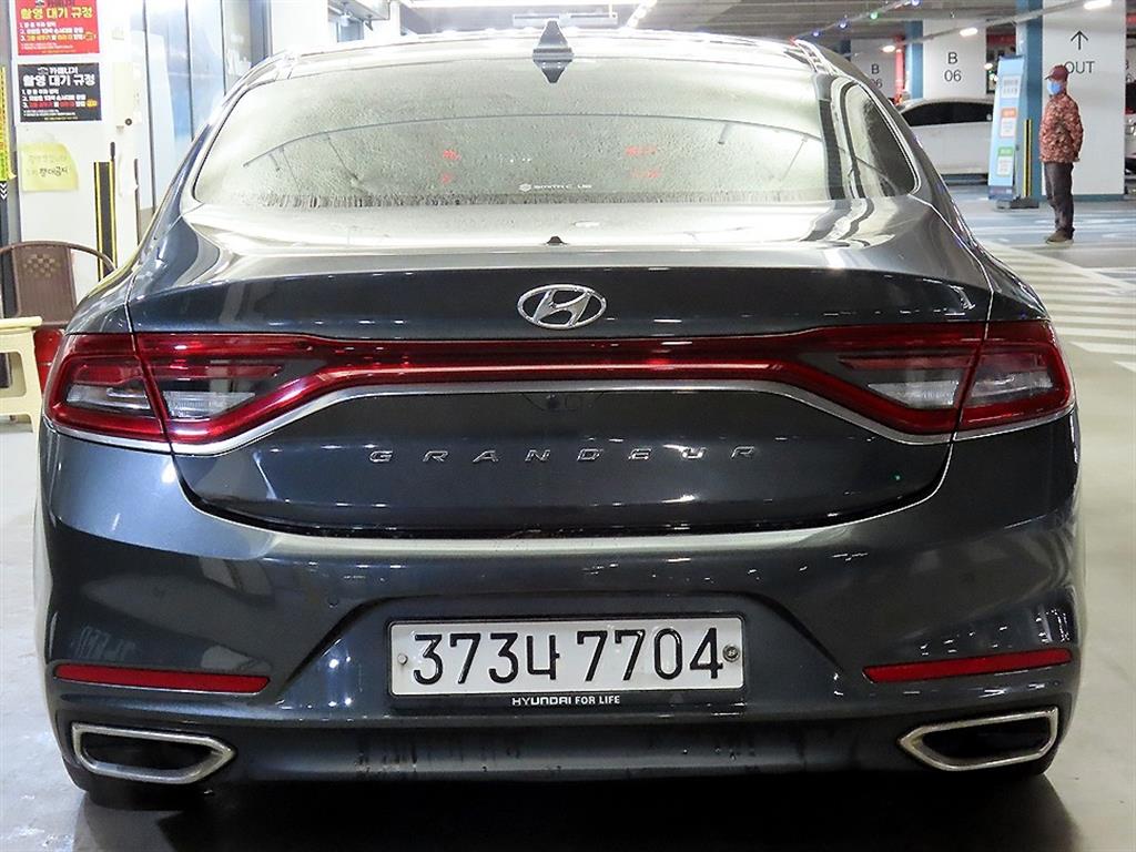 HYUNDAI Grandeur - Vista 5