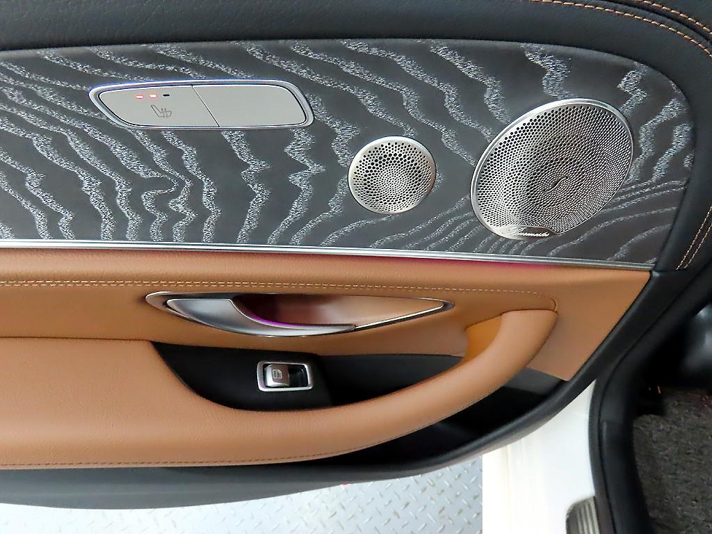 Mercedes Benz E class - Vista 12