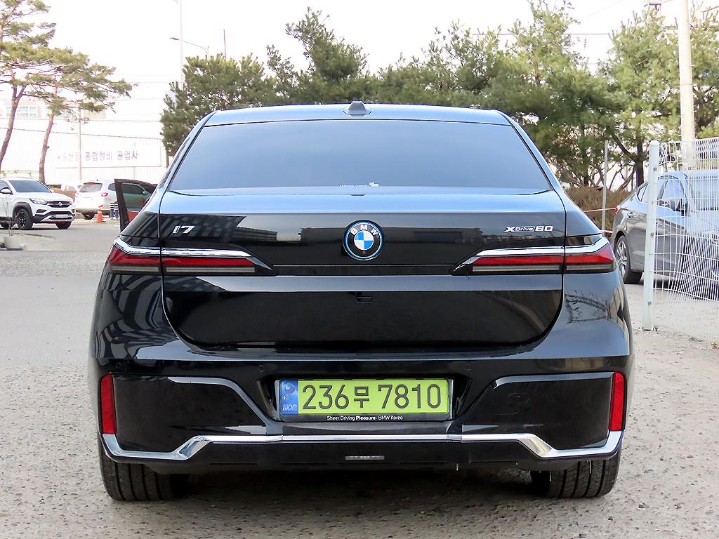 BMW i7 - Vista 4