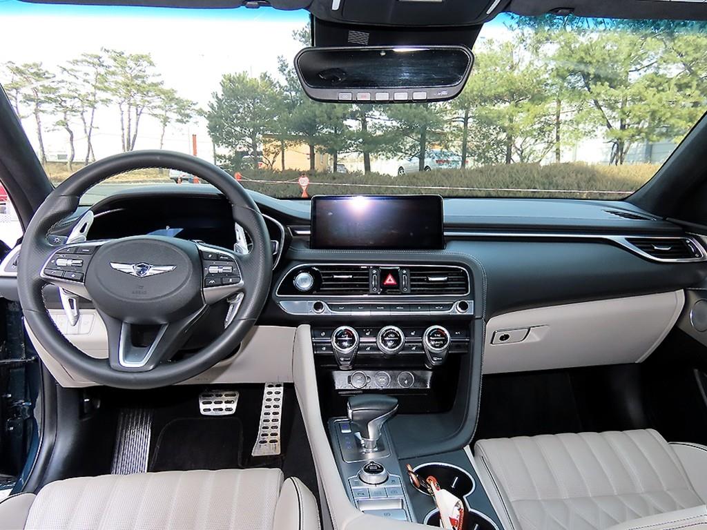 Genesis G70 - Vista 7