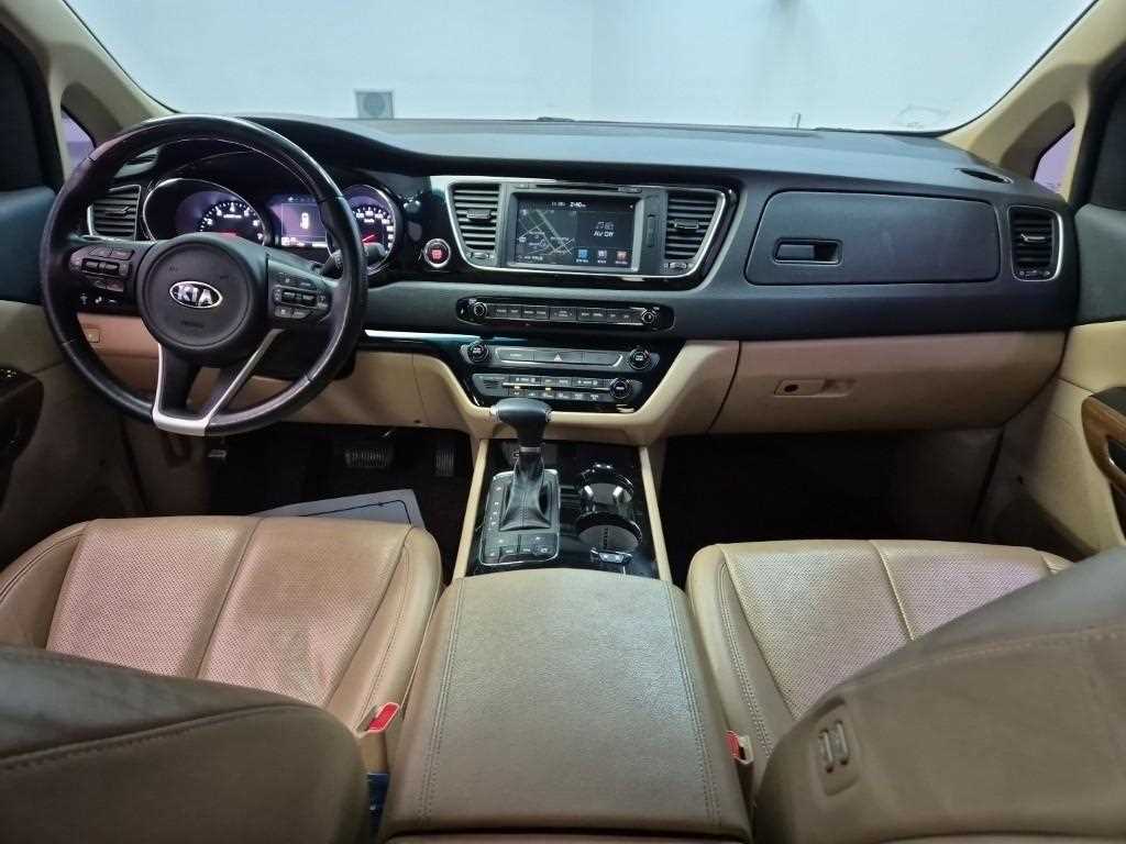 KIA Carnival - Vista 7