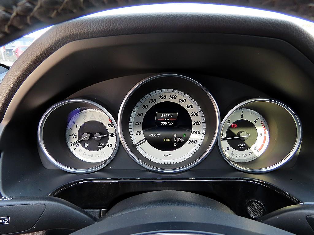 Mercedes Benz E class - Vista 9