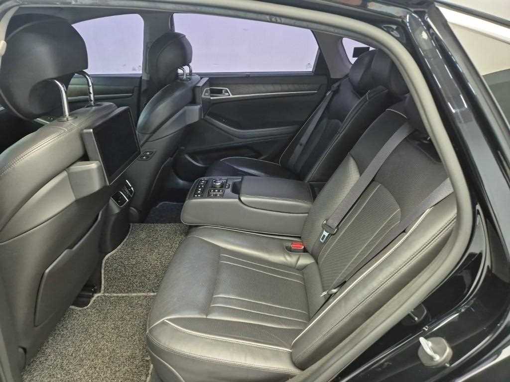 HYUNDAI Genesis - Vista 12