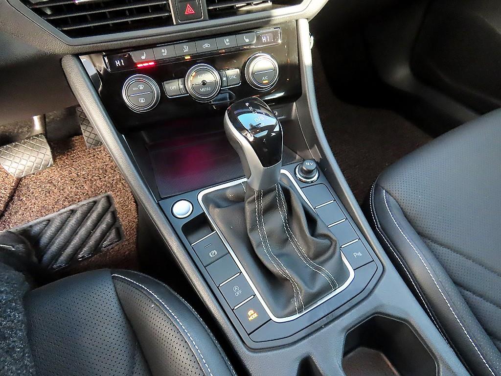 Volkswagen Jetta - Vista 10