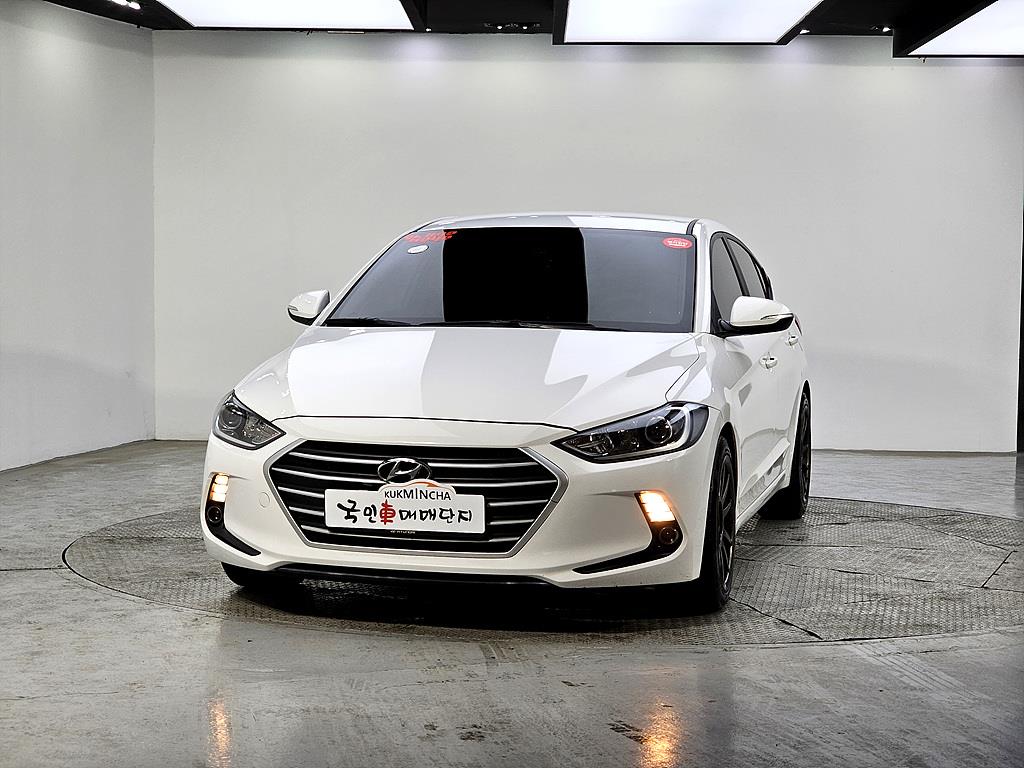 HYUNDAI Avante - Vista 2