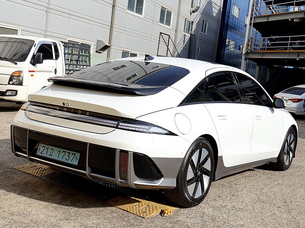 HYUNDAI Ioniq 6 - Vista 7