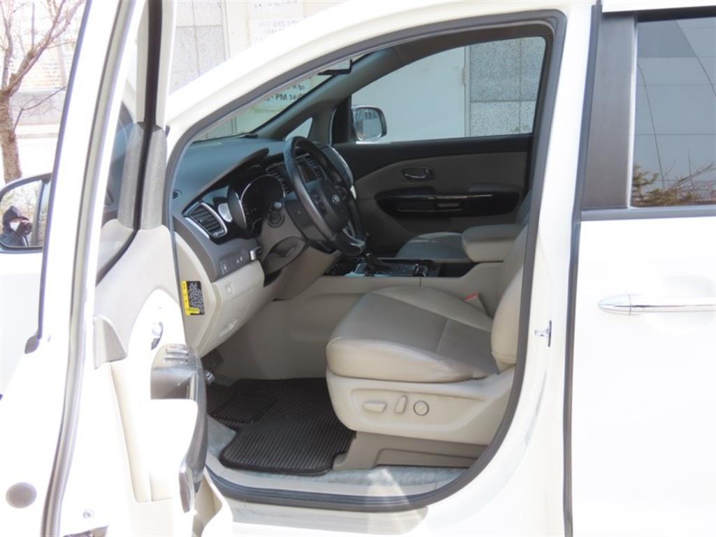 KIA Carnival 2016 Blanco - Importación desde Corea - HF Imports Iquique - Foto 13