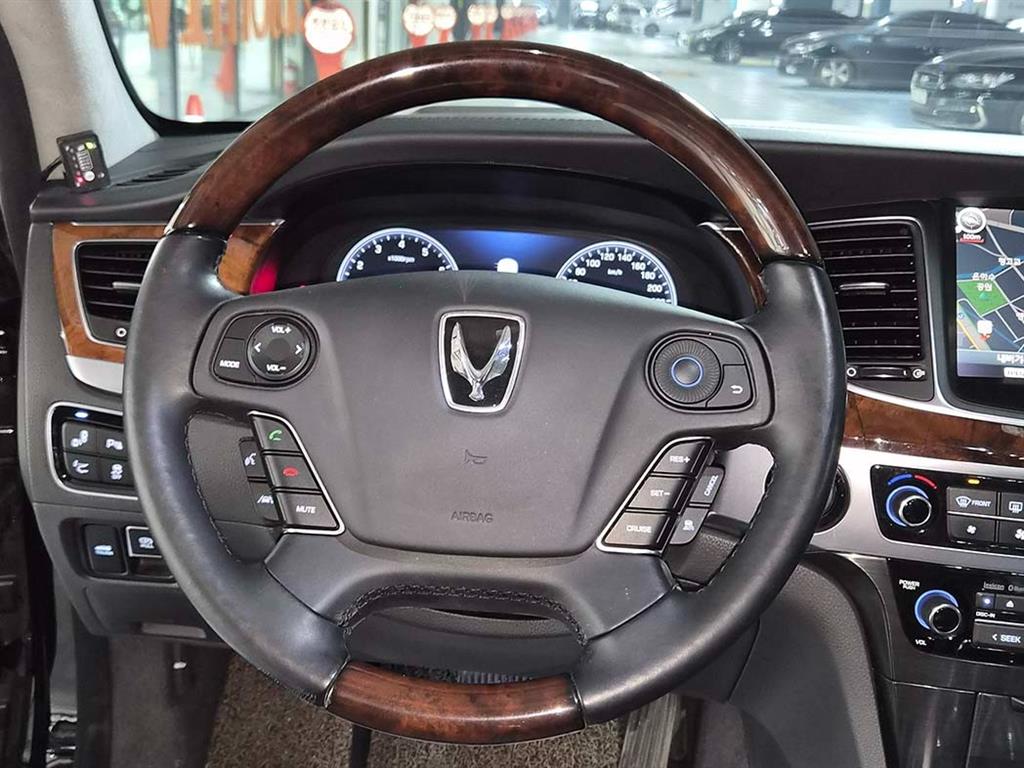 HYUNDAI Equus - Vista 8