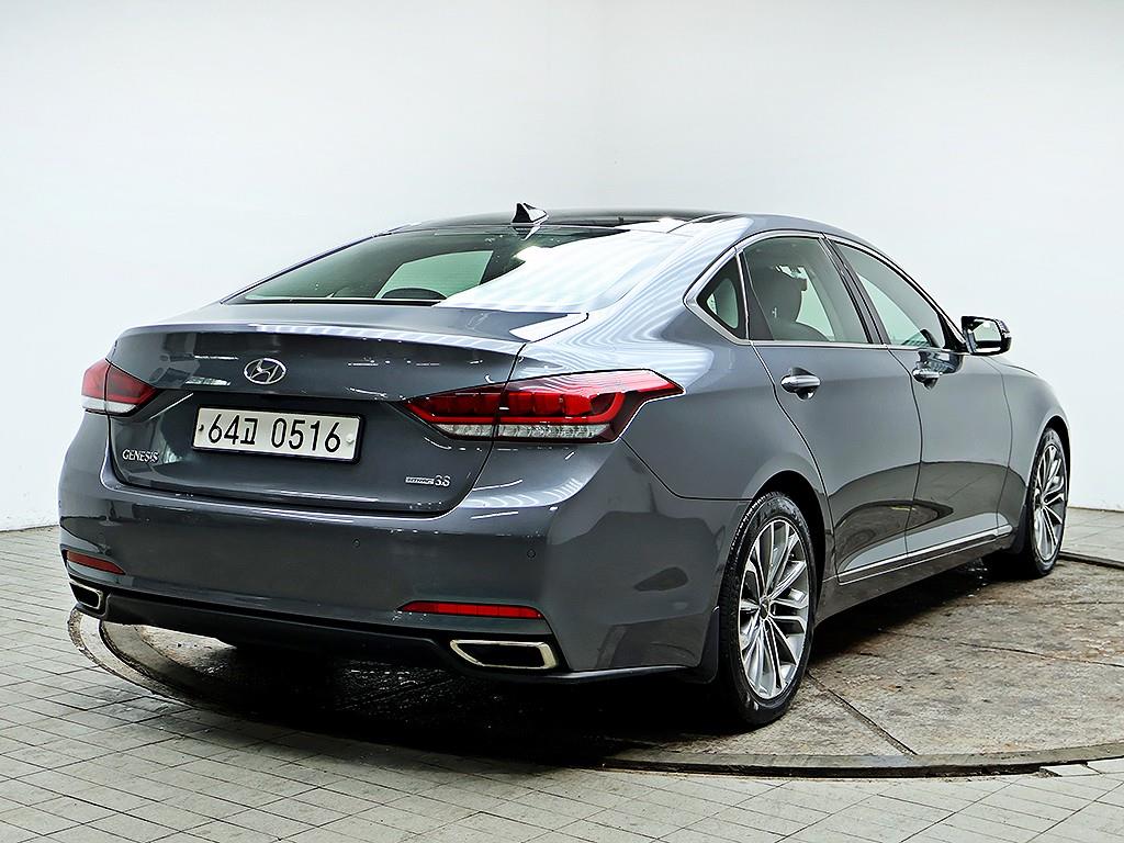 HYUNDAI Genesis - Vista 7