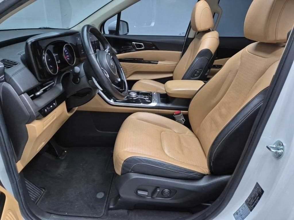 KIA Carnival - Vista 11