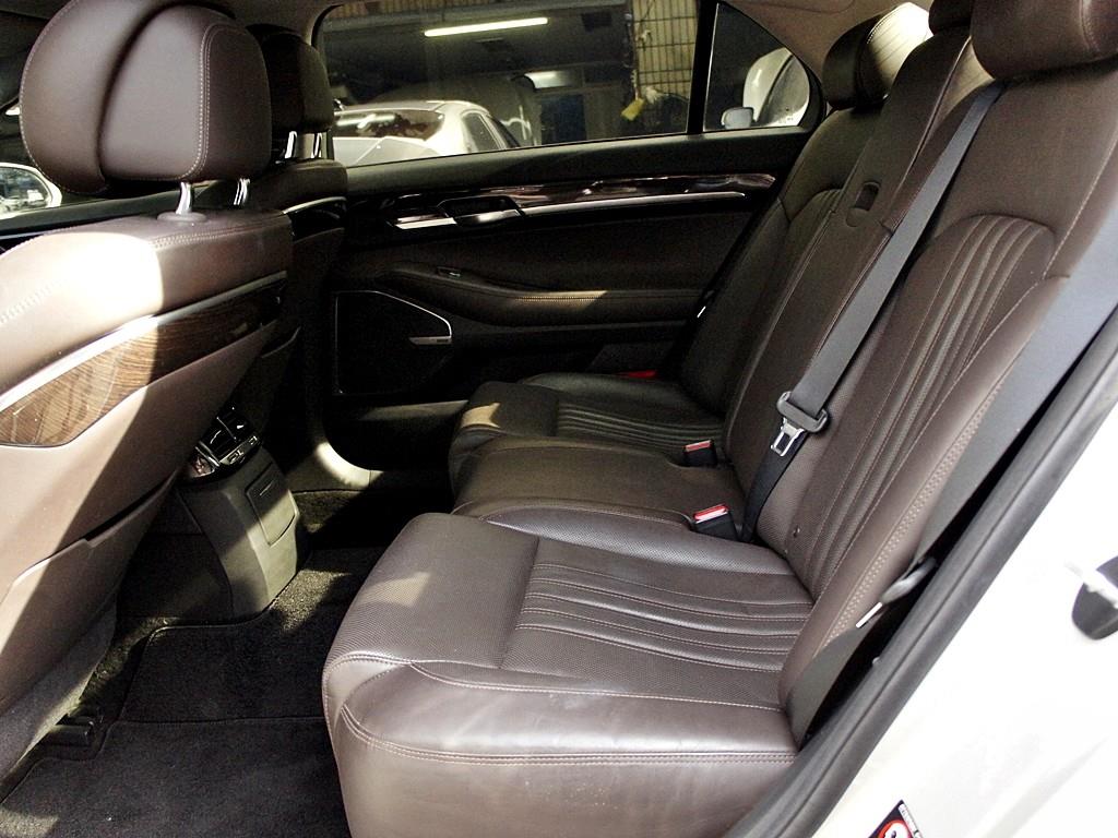 Genesis EQ900 - Vista 11