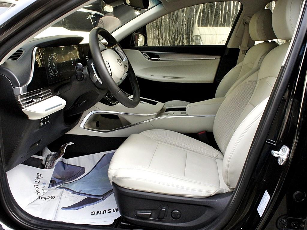 HYUNDAI Grandeur - Vista 9