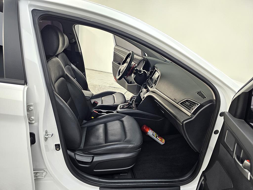 HYUNDAI Avante - Vista 11