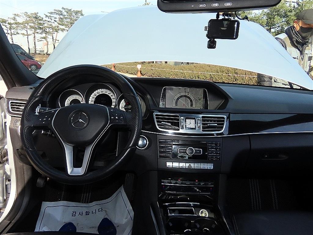 Mercedes Benz E class - Vista 7