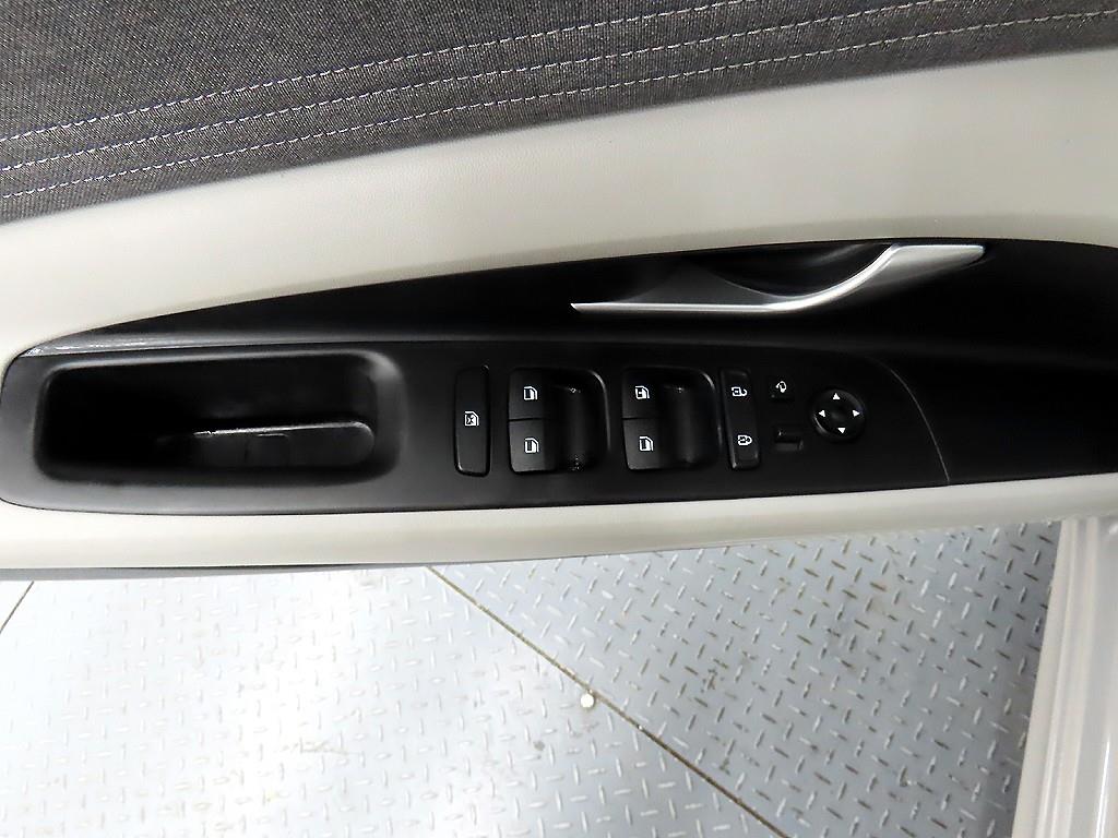 HYUNDAI Avante - Vista 9