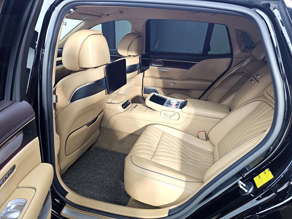 Genesis G90 - Vista 9