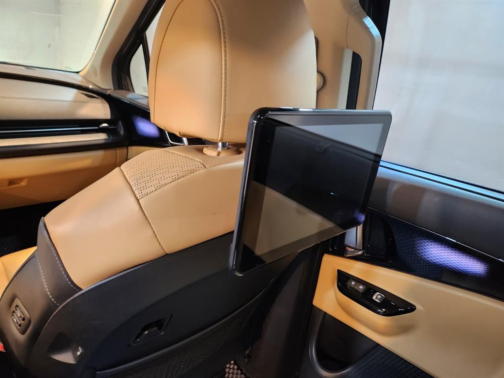 KIA Carnival - Vista 9